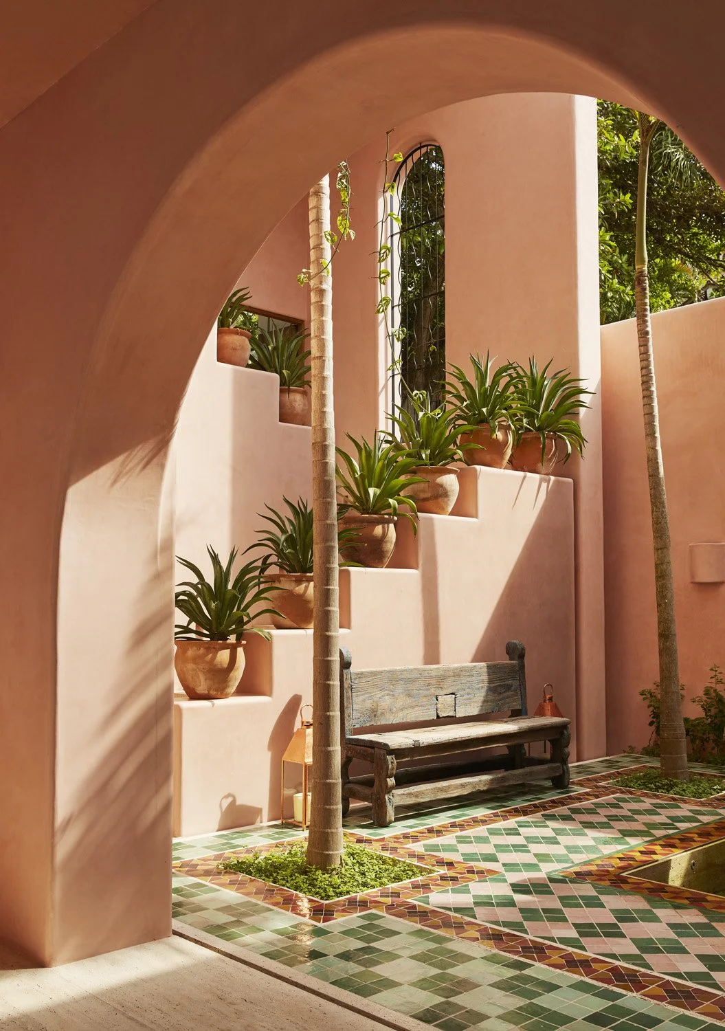 SummerThorntonDesign-ShotByAnnieSchlechter-CasaRosada-FrontPatio-4.jpg