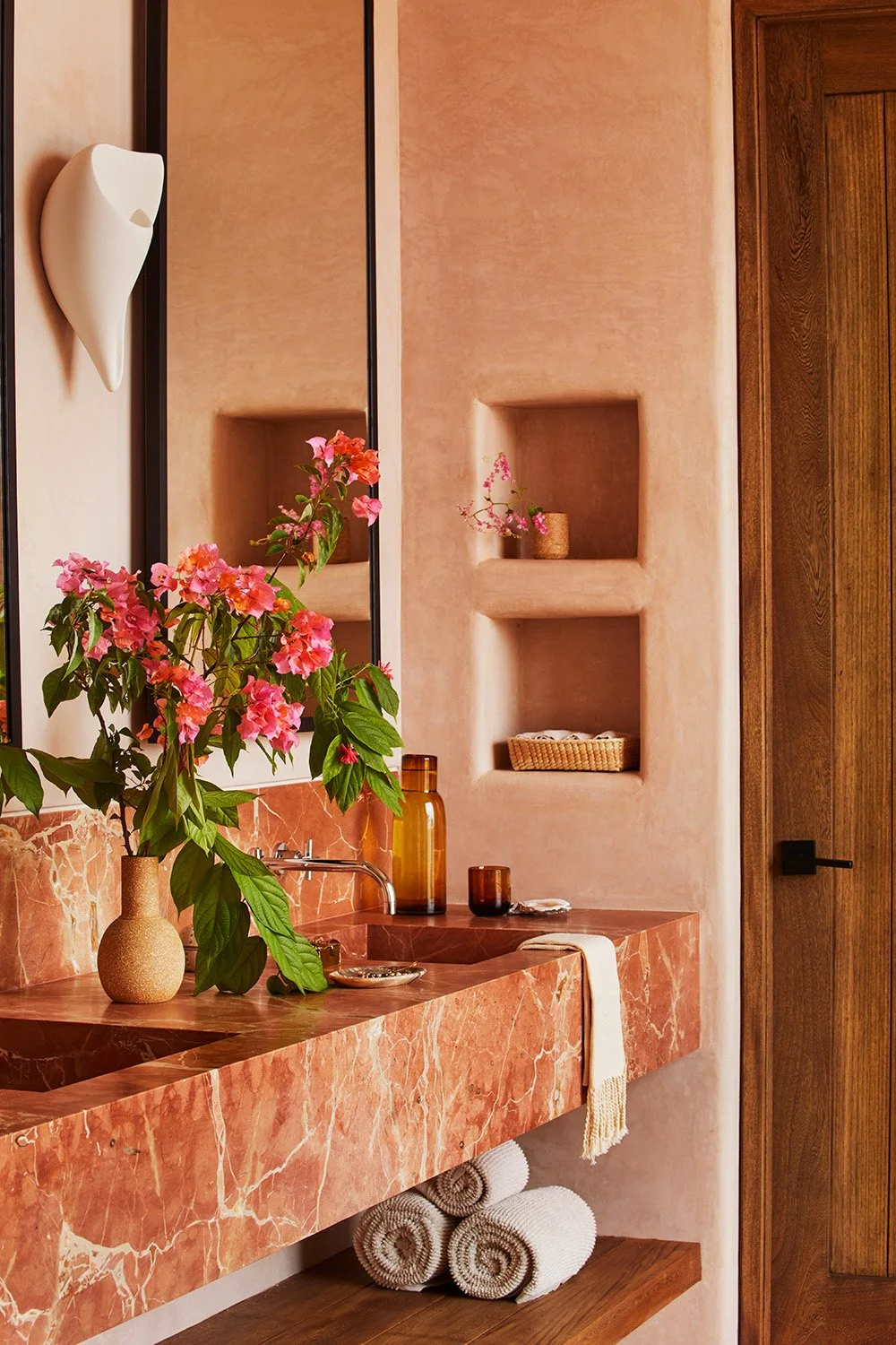 SummerThorntonDesign-ShotByAnnieSchlechter-CasaRosada-PrimaryBathroom-2.jpg