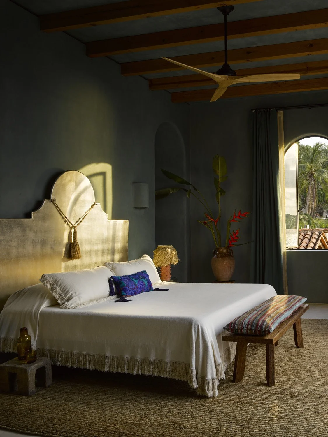 SummerThorntonDesign-ShotByAnnieSchlechter-CasaRosada-Bedroom4-2.jpg