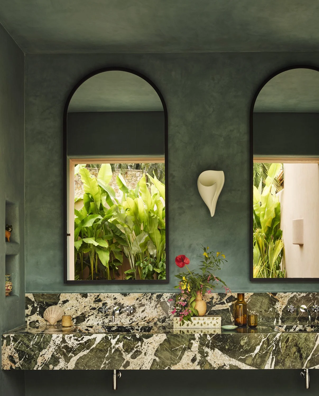 SummerThorntonDesign-ShotByAnnieSchlechter-CasaRosada-Bath4-1.jpg