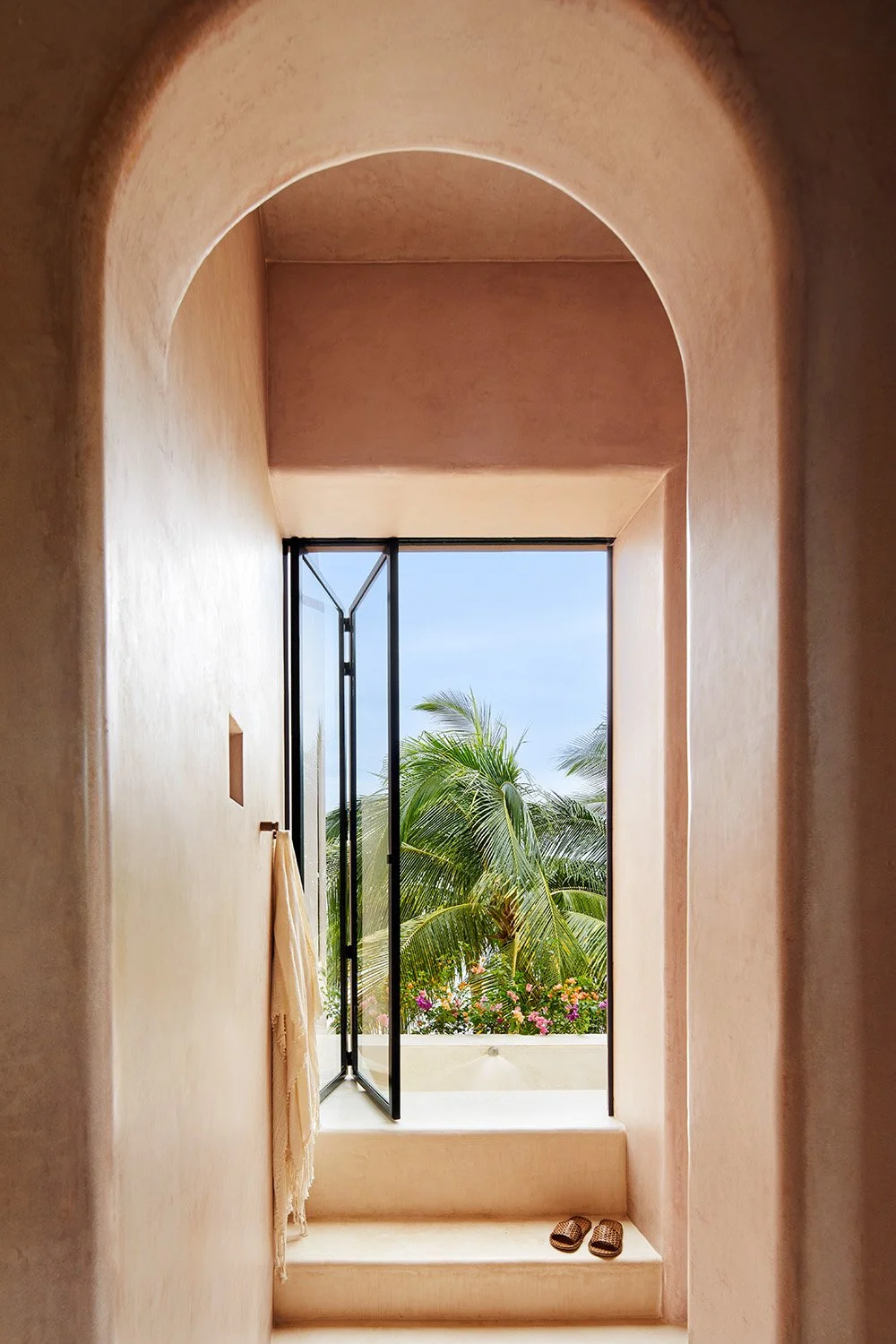 SummerThorntonDesign-ShotByAnnieSchlechter-CasaRosada-Bath2-2.jpg