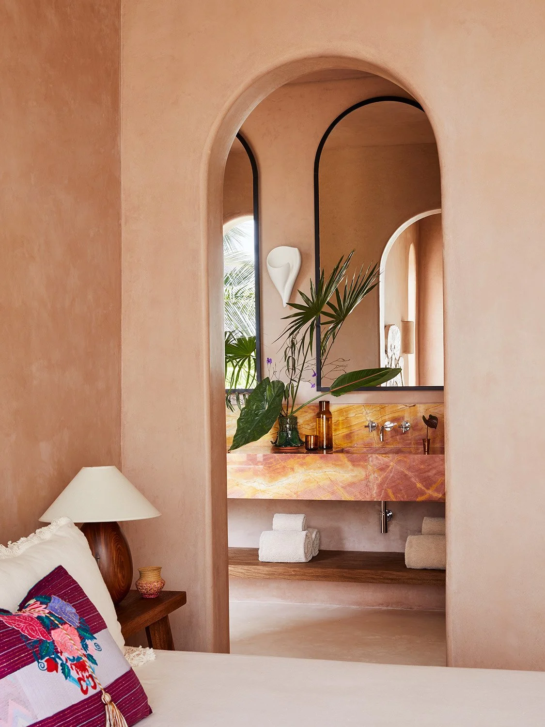 SummerThorntonDesign-ShotByAnnieSchlechter-CasaRosada-Bath2-1.jpg