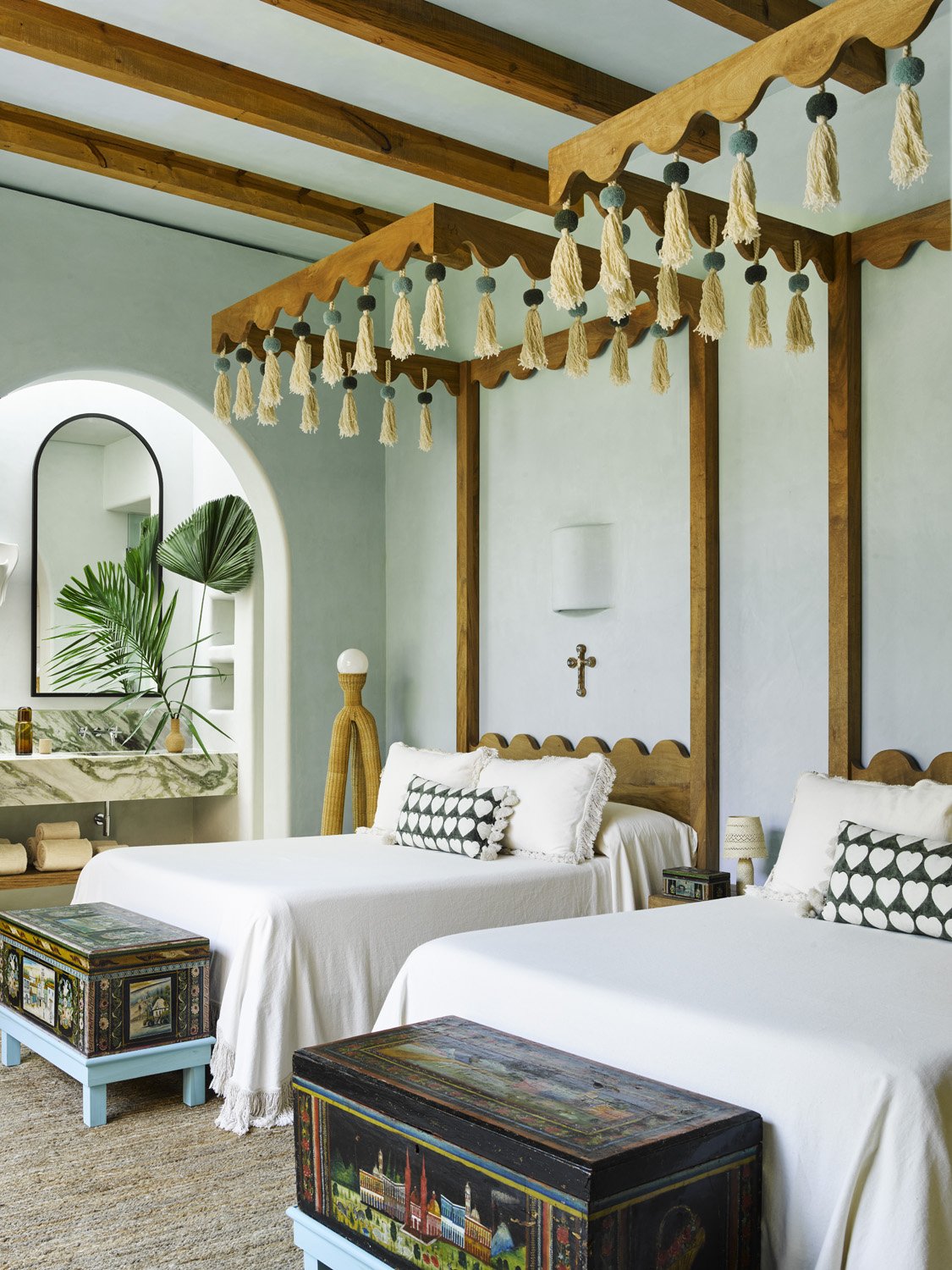 SummerThorntonDesign-ShotByAnnieSchlechter-CasaRosada-Bedroom3-2.jpg