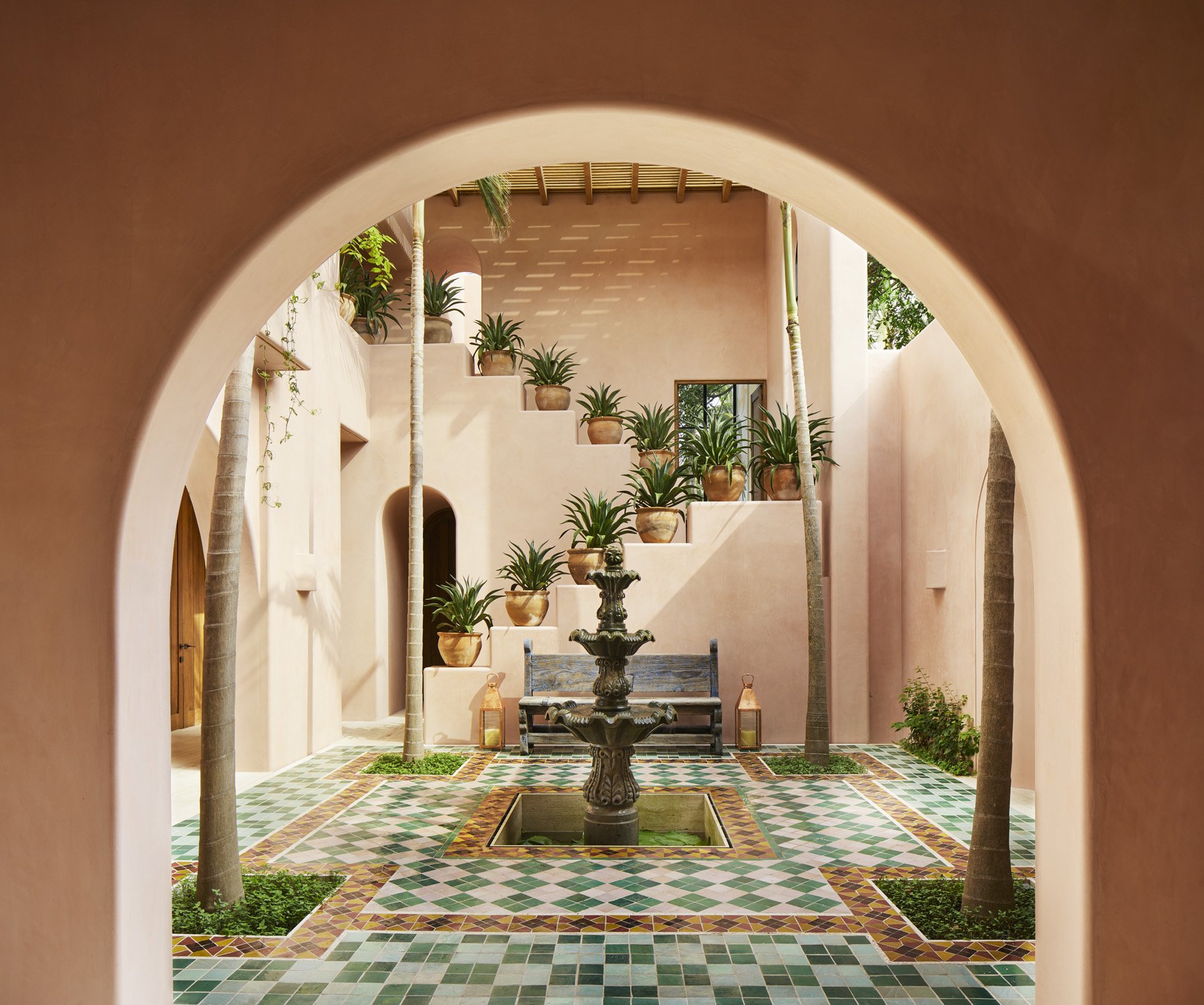 SummerThorntonDesign-ShotByAnnieSchlechter-CasaRosada-FrontPatio-3.jpg