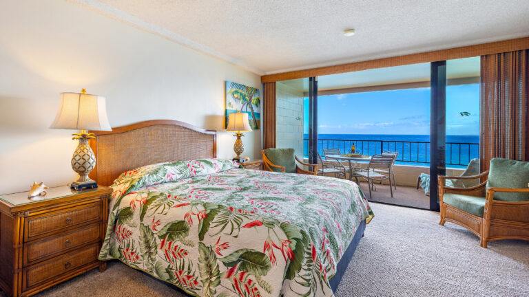 IN THE CLOUDS – Junior Suite Oceanfront #907-King Bed